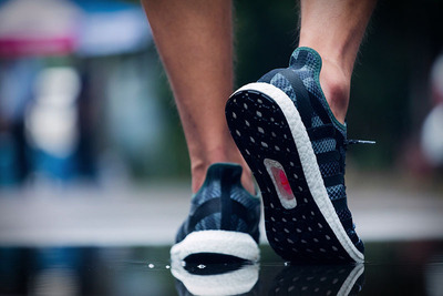 更輕更彈更強(qiáng)!新一代 BOOST 跑鞋橫空出世!嘗鮮開箱全球首發(fā)!