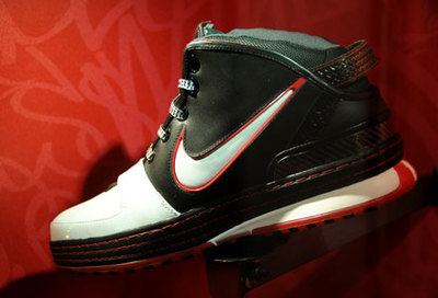 組圖:詹姆斯體驗中心開幕 豪華內飾惹火包房