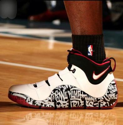 詹姆斯17代簽名球鞋中!顏值巔峰非詹4莫屬!13年過去無人超越!